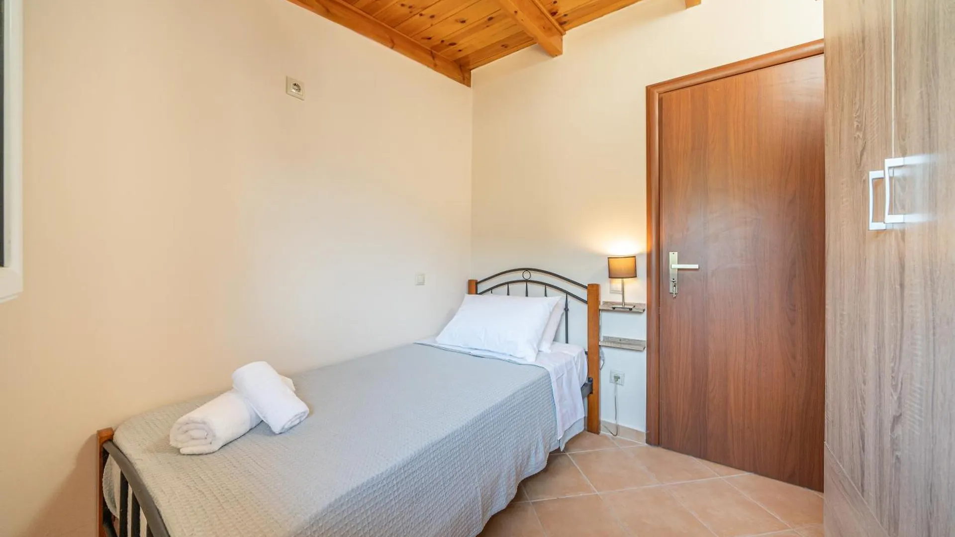 Villa Home Plousia Grizata