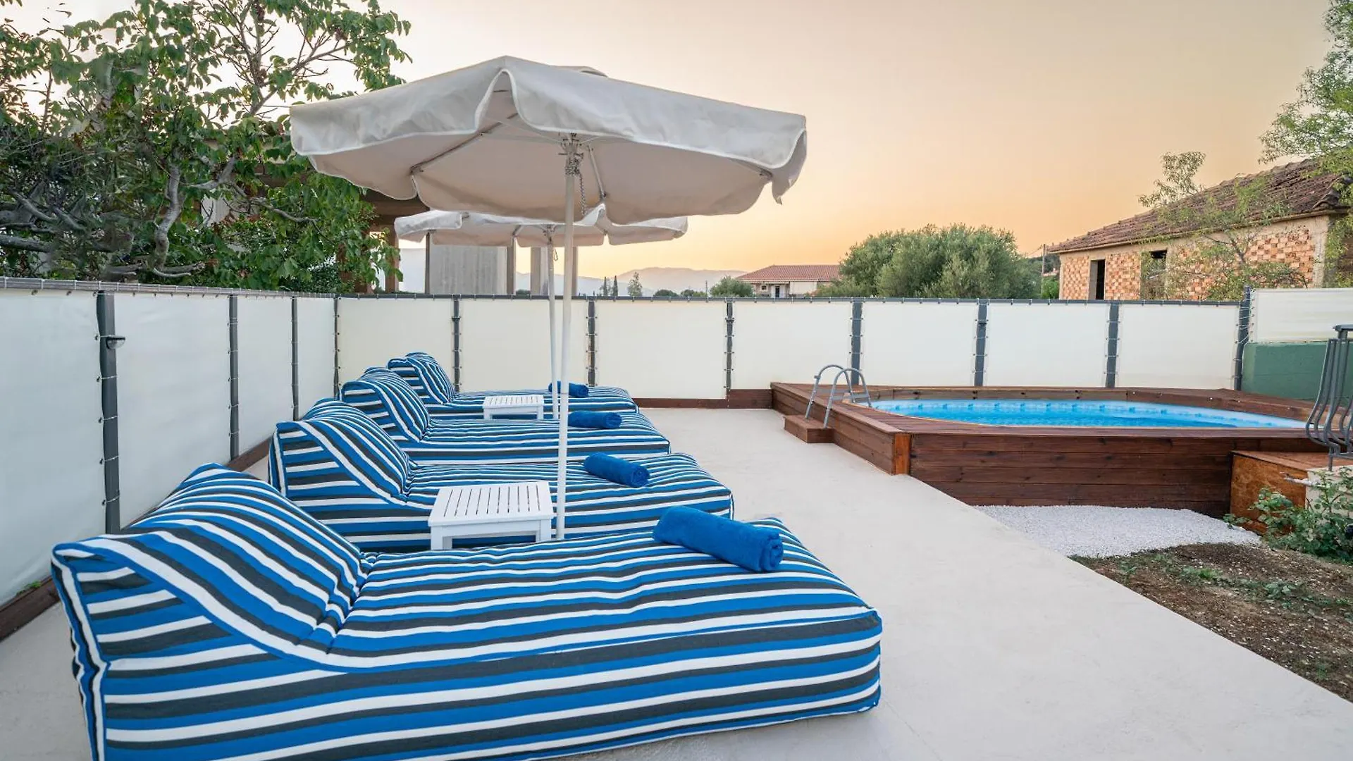 Home Plousia Grizata Villa